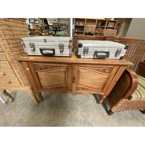 144 - Edwardian oak sideboard 76H 107W 47D and 2 flight cases