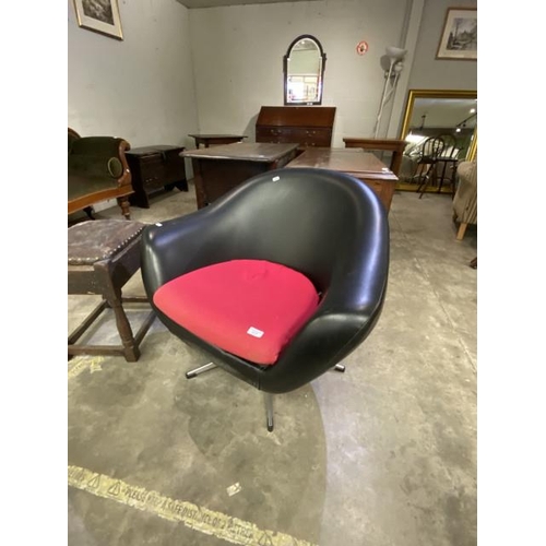 94 - Mid century black faux leather swivel egg chair 85W