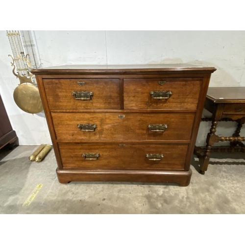 101 - Victorian mahogany 2 over 2 chest 88H 106W 55D