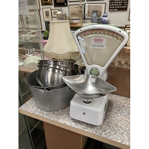 473 - Avery shop scales, jam pan, 3 mixing bowls etc.