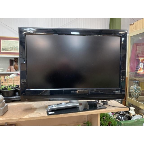 490 - Philips model No. 32PFL5522D/05 TV with remote