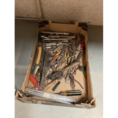 514 - Box of hand tools