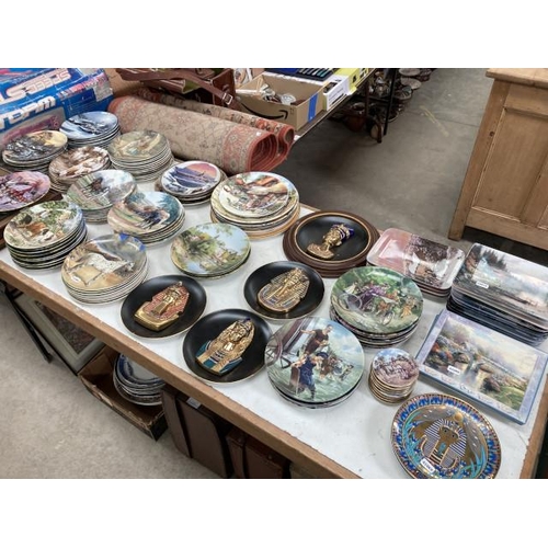 550 - Large collection of display plates incl Wedgewood 