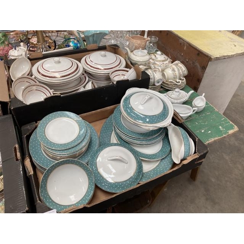 554 - 2 boxes etc of china tablewares incl 