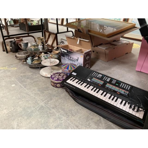 556 - Yamaha PSS-470 electric keyboards with lead, plated ware, cake plate, fish knives & forks, glass fru... 