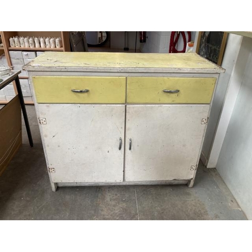 566 - 1950/60’s kitchen cabinet 91H 109W 46D (as found)