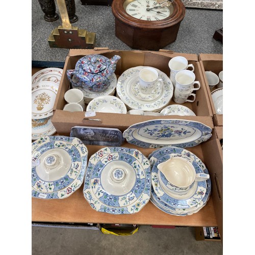 541 - Assorted collection of dinner & tea wares Inc. Duchess 