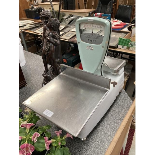 263 - Vintage Avery shop scales to weigh 10kg