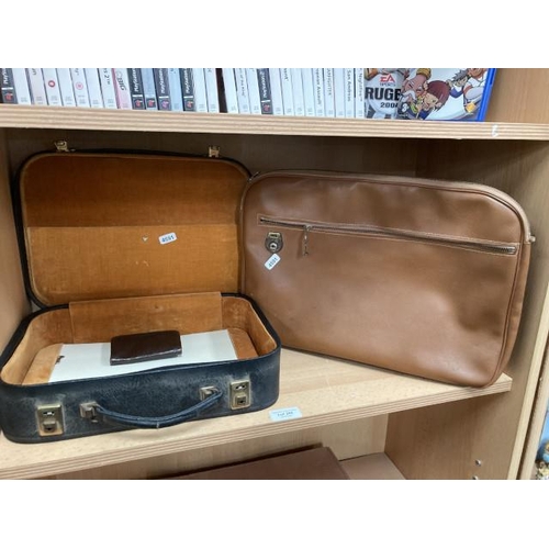 285 - 2 vintage cases & purse