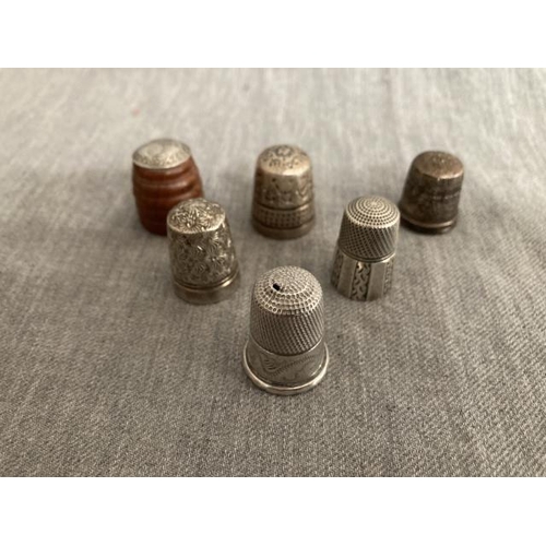 349 - Collection of vintage thimbles