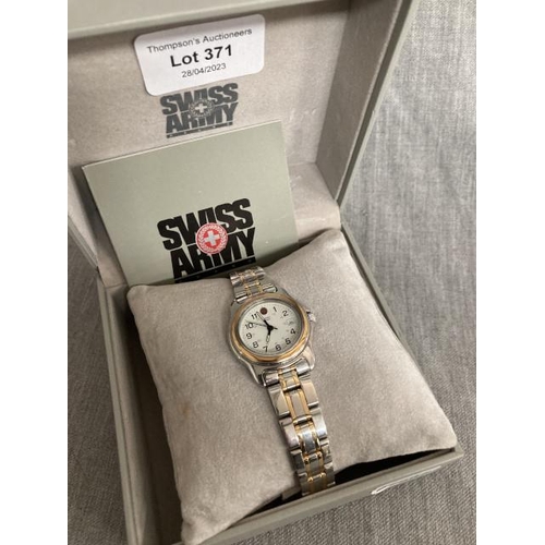 371 - Boxed Swiss Army watch with booklet & extra links