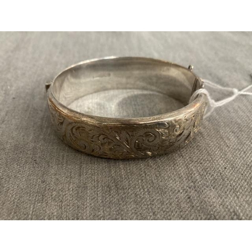 276 - E Lilley & Co. Birmingham silver bangle (approx. 31g)