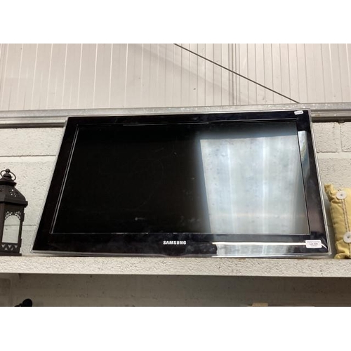 325 - Samsung LE32D450G1WXXU TV with power lead (no remote or stand)