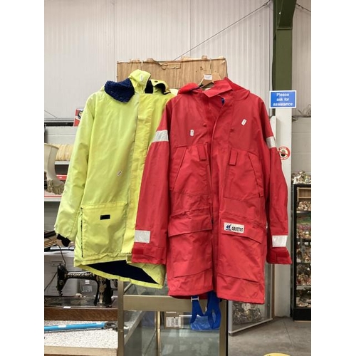 401 - High viz waterproof men's jacket (large), waterproof men's sailing jacket (large) & a pair of waterp... 