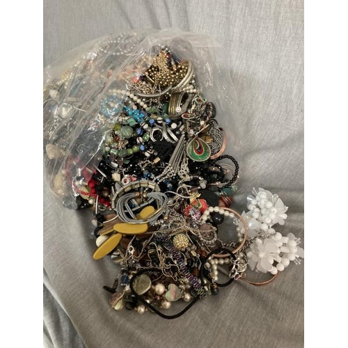 417 - Large bag of costume jewellery