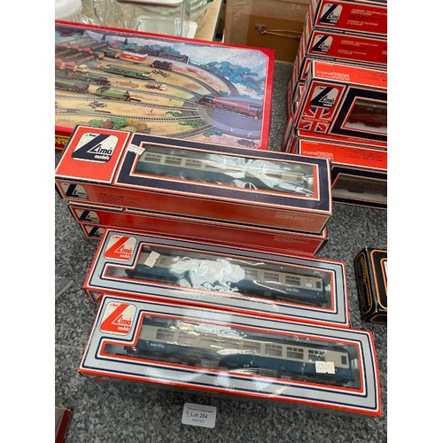 204 - Hornby 00 electric train set, boxed RO75 BR Class 47 diesel loco, boxed \RO68 BR Class 25 Bo-Bo dies... 