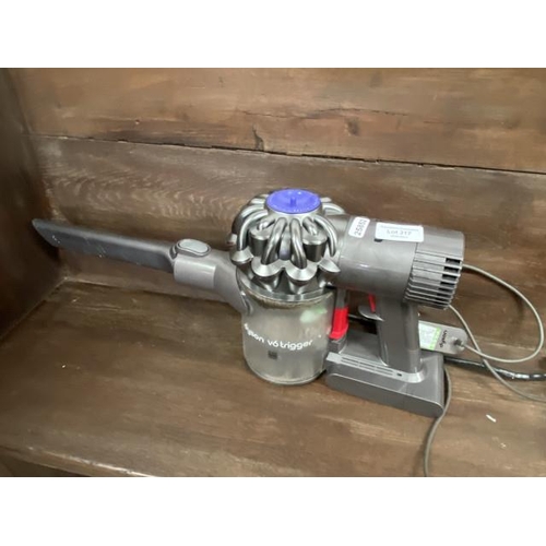 217 - Dyson V6 trigger with charger