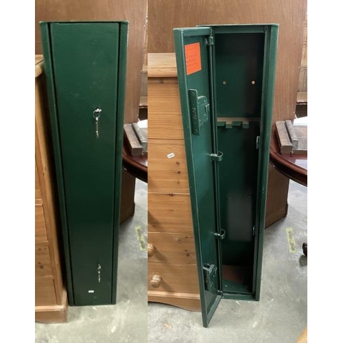 227 - Chas Etherington Ltd gun cabinet with 4 keys 127H 25W 22D