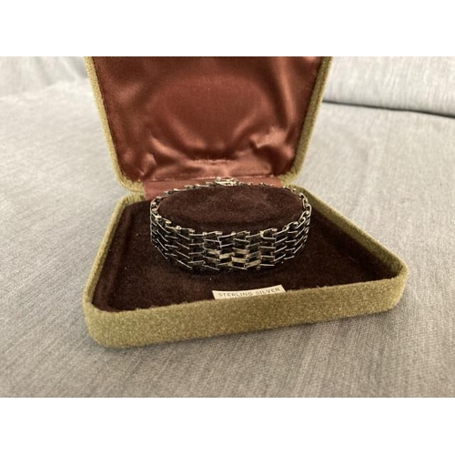 607 - Silver articulated bracelet (approx. 31g, 17.5cm long)