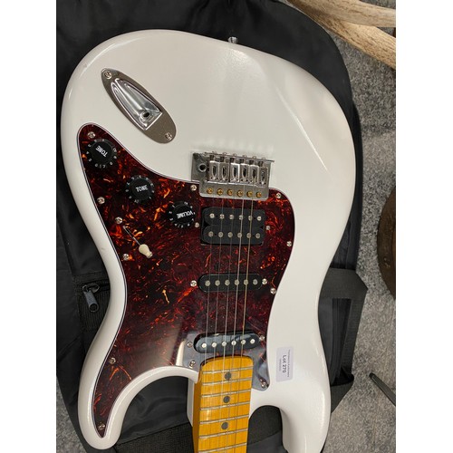 270 - Cased 3/4 Fender Stratocaster with synchronized tremolo electric guitar (serial no. WORN, could be 1... 