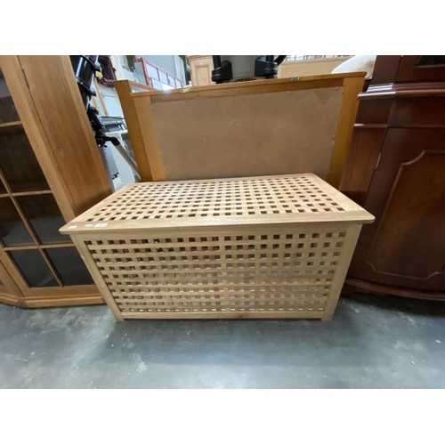 19 - Lattice oak linen box 50H 98W 50D