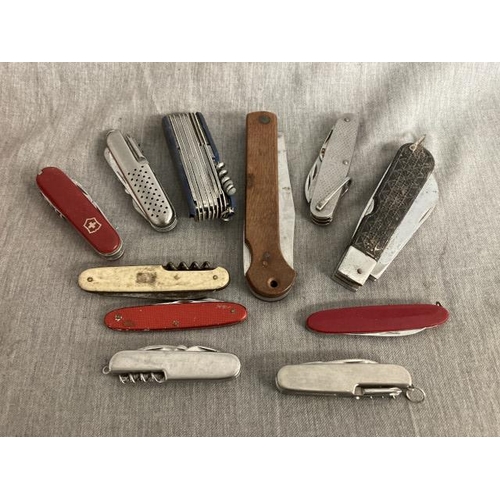 333 - 11 pocket knives Inc. Victorinox, CA Miller 1977 etc.