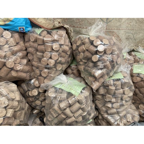 647 - 25 x 40kg bags of hardwood Killinghall briquettes (2.25 meter cubed) ideal for log burners