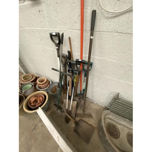 106 - Assorted gardening tools