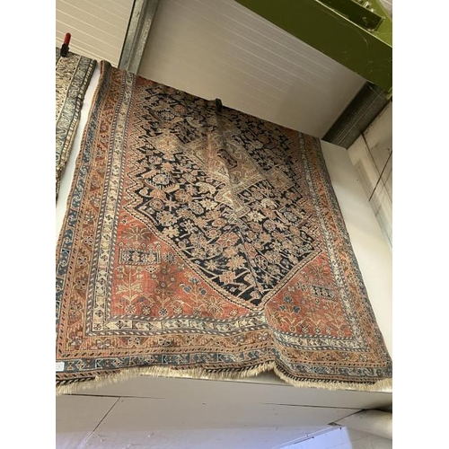 18 - Persian rug 210 x 135cm