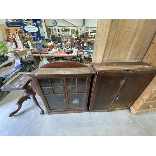 205 - Victorian mahogany Loo table 77H 135W 102D, 2 oak bookcases 99H 88W 30D & 103H 92W 29D (all as found... 