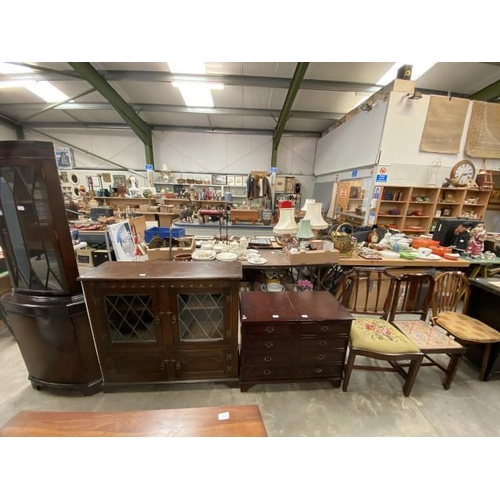 225 - Mahogany corner display cabinet with 1 key 182H 85W 37D, oak glazed bookcase 98H 109W 33D, mahogany ... 