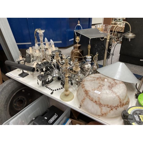 546 - Assorted light fittings, candelabras, chandeliers, lamps etc