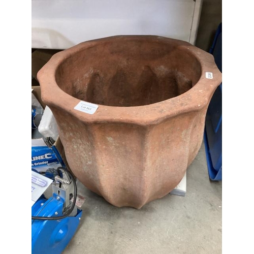 563 - Large terracotta garden planter 40diam 43h