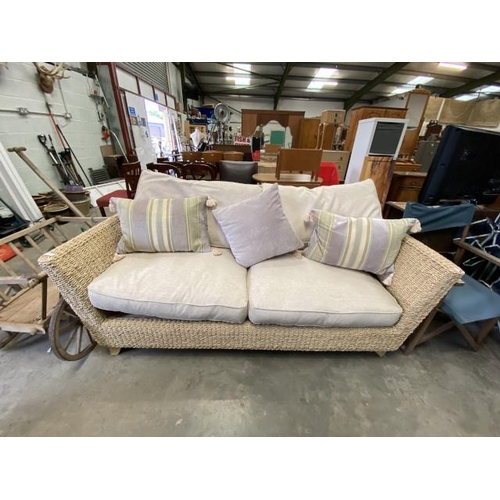 63 - Good quality seagrass settee with scatter cushions 200W