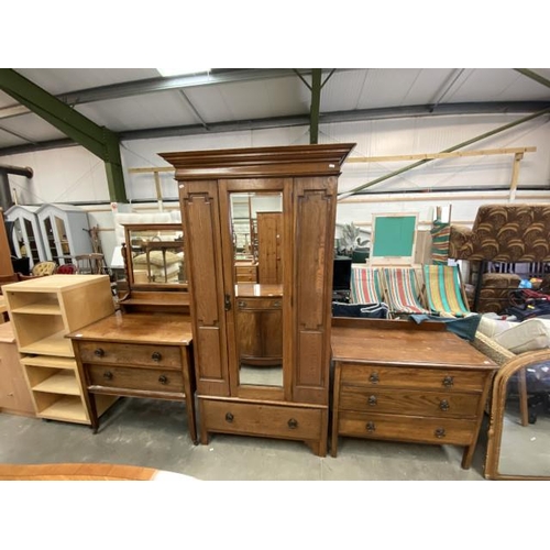 99 - H Dawson & Co, Hotel Furnishers, Harrogate 3 piece oak bedroom suite - dressing table 157H 91W 49D, ... 