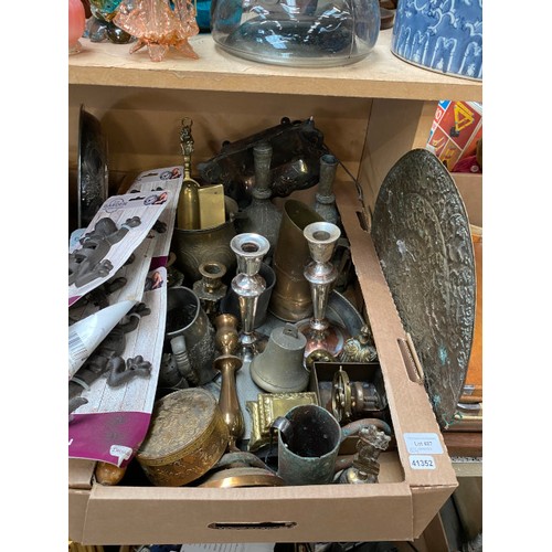 487 - Selection of metal wares inc. brass dressing table mirror, charger, brass candlesticks, door knocker... 