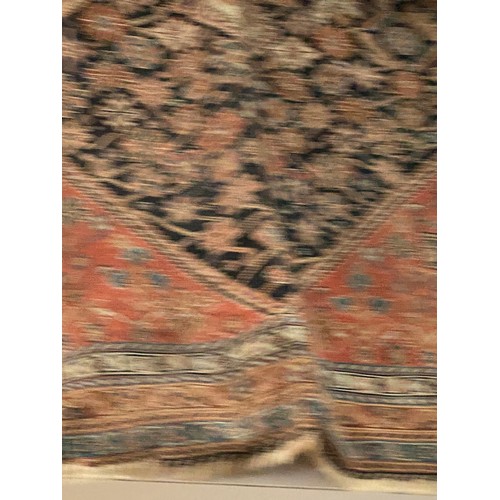 18 - Persian rug 210 x 135cm