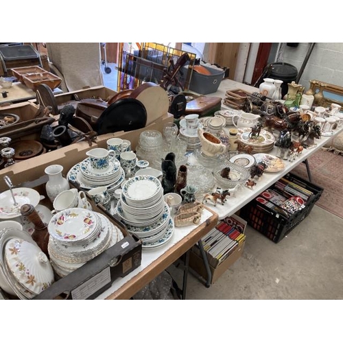 514 - Large quantity of tablewares incl Midwinter 