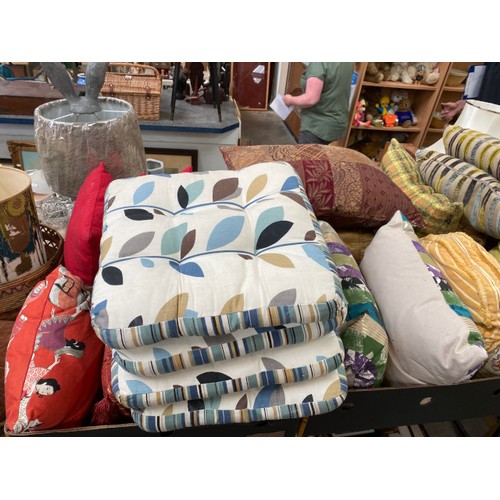 508 - Large collection of assorted cushions, curtains, throws etc (New & Used), footstools, wicker baskets... 