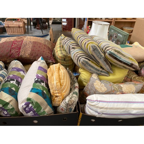 508 - Large collection of assorted cushions, curtains, throws etc (New & Used), footstools, wicker baskets... 