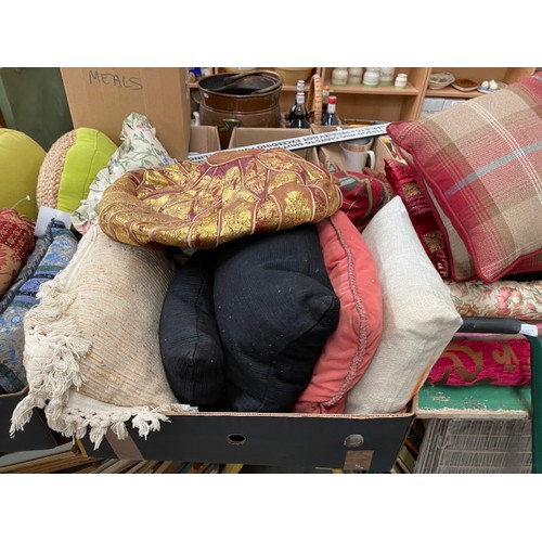 508 - Large collection of assorted cushions, curtains, throws etc (New & Used), footstools, wicker baskets... 