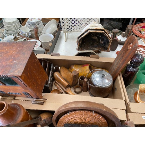 522 - 6 good boxes of treen incl, bowls, carved figures, boxes, shoe lasts, biscuit barrell etc