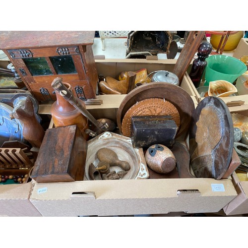 522 - 6 good boxes of treen incl, bowls, carved figures, boxes, shoe lasts, biscuit barrell etc