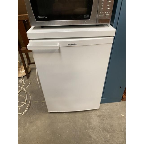 186 - Under counter Miele fridge 85H 55W 61D