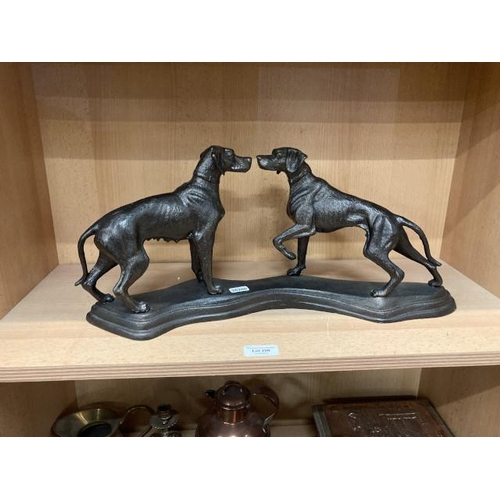 298 - Cast gun dogs 21cm high 49cm wide