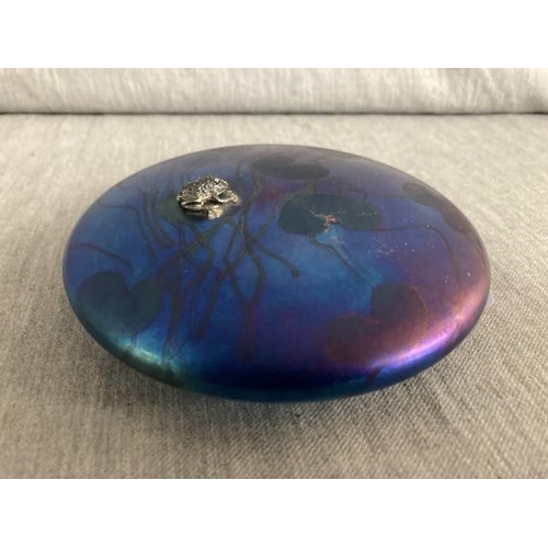 325 - A Glasform John Ditchfield glass paperweight, in the form of a lily pad with silver frog, 13cm diame... 