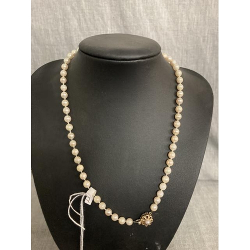 346 - 9ct gold clasped bead pearl necklace