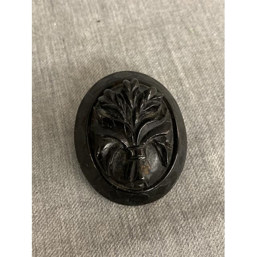 383 - Victorian mourning brooch (possibly Jet)