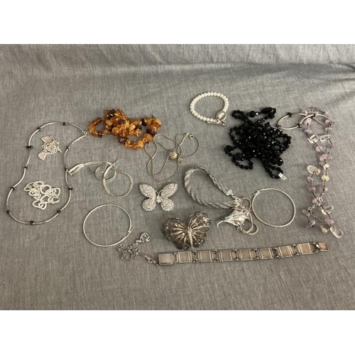 398 - Assorted silver jewellery including Amber etc