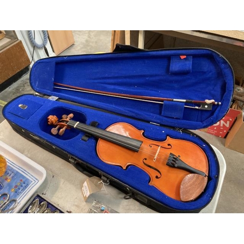 505 - Sentor student 1 violin, bow and case